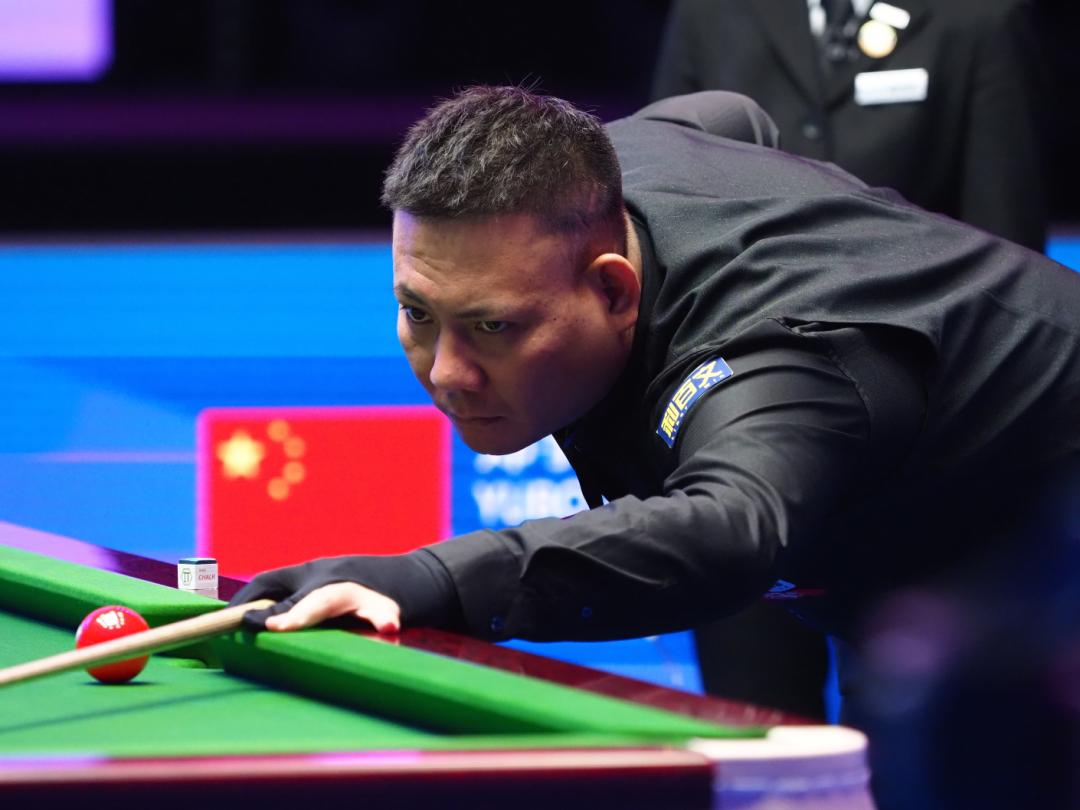 足球场上的 足球场上的