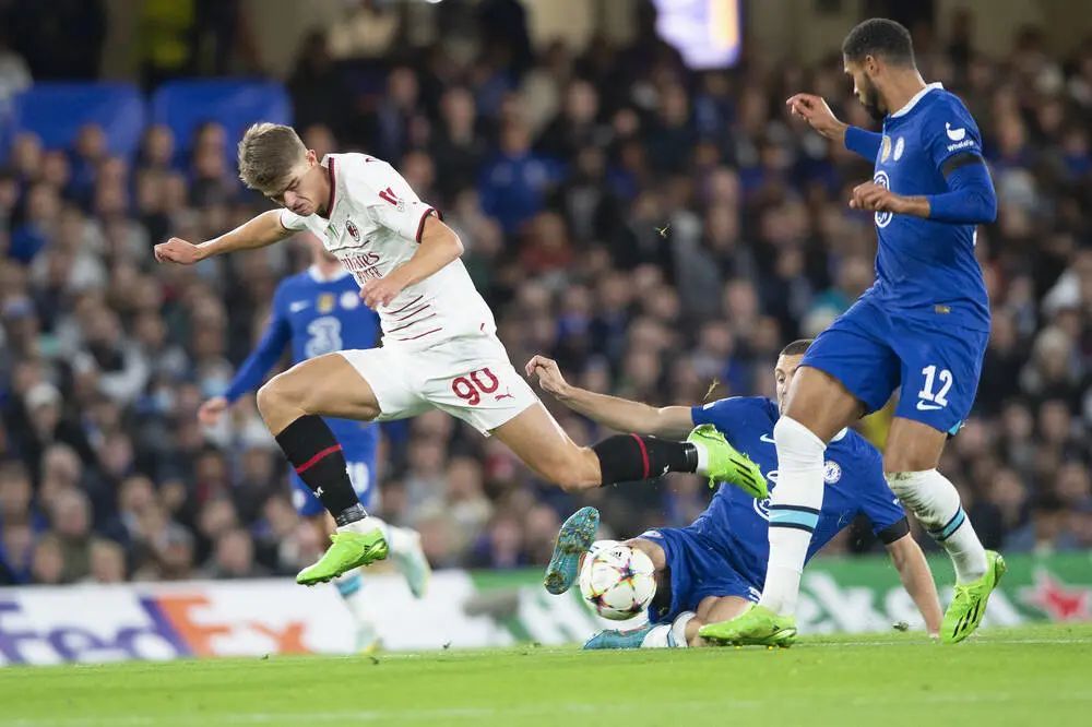 以大比分落 以大比分落