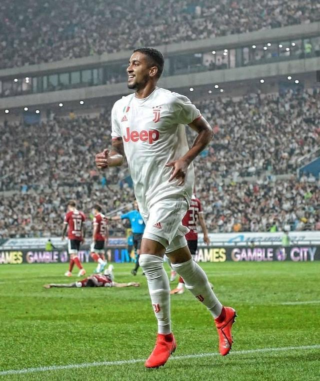 长期效力于 长期效力于